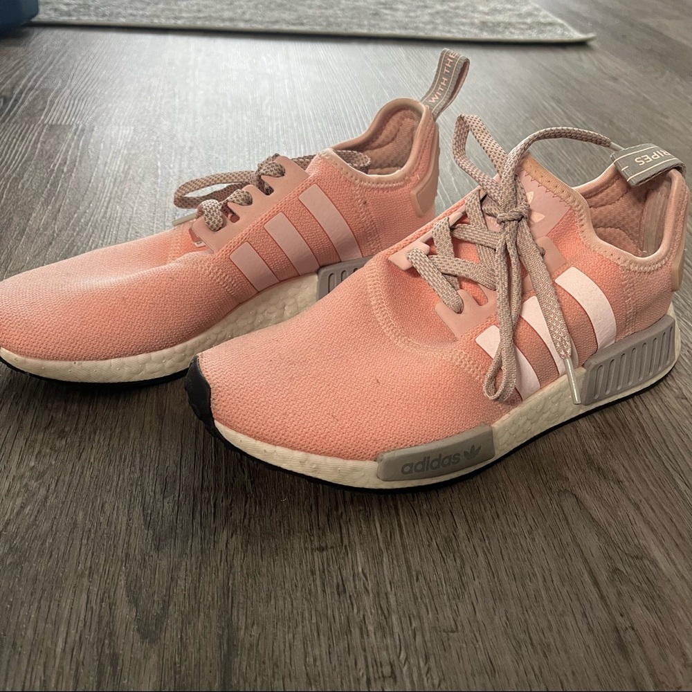 Women Adidas NMD R1 “Vapour Pink Light Onix”